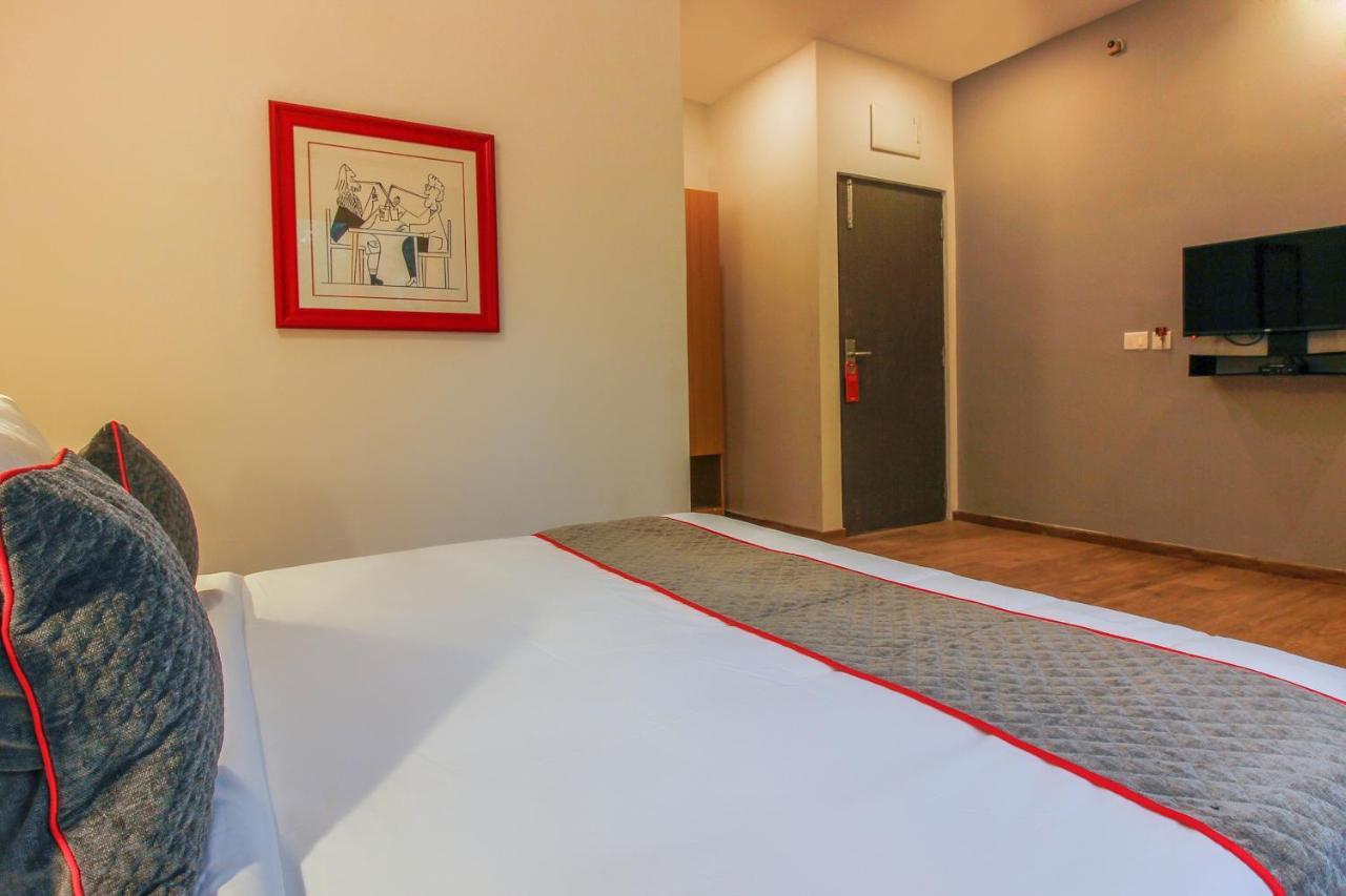 Townhouse White Ridge Shivam Road Hotel Lālāguda Екстериор снимка