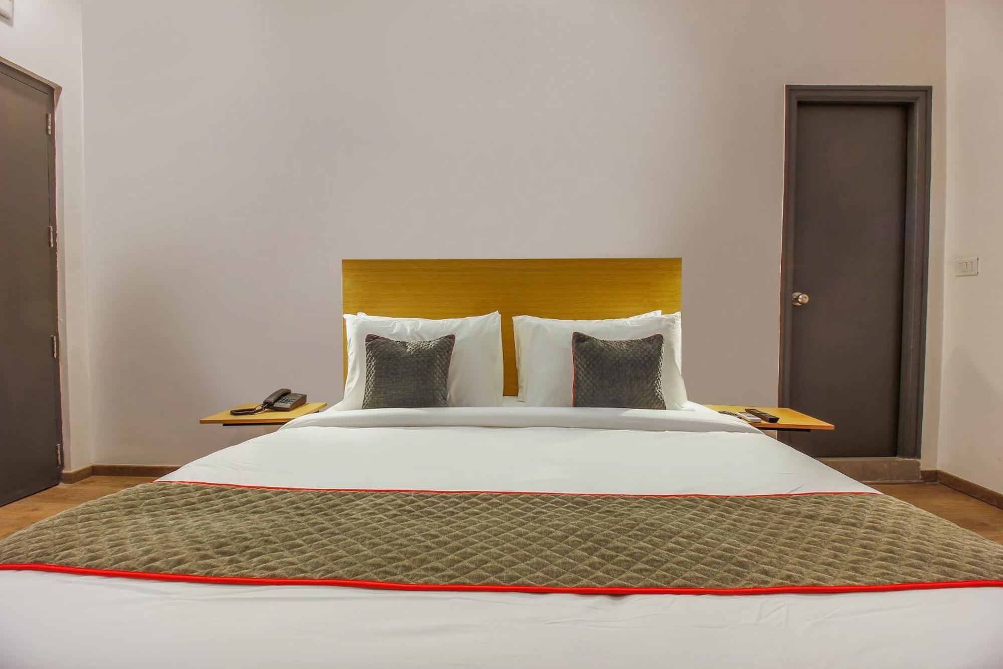 Townhouse White Ridge Shivam Road Hotel Lālāguda Екстериор снимка